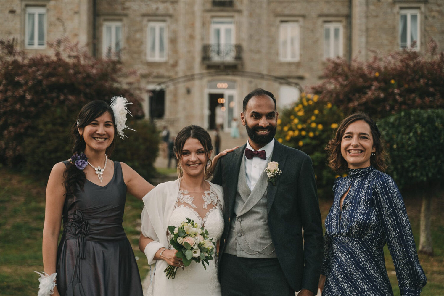 Photo-du-mariage-d_Hélène-et-Prem-à-la-mairie-et-l_église-de-Briec-et-au-Manoir-de-Kerhuel-à-Plounéour-Lanvern-1091-www.antoineborzeix.fr_