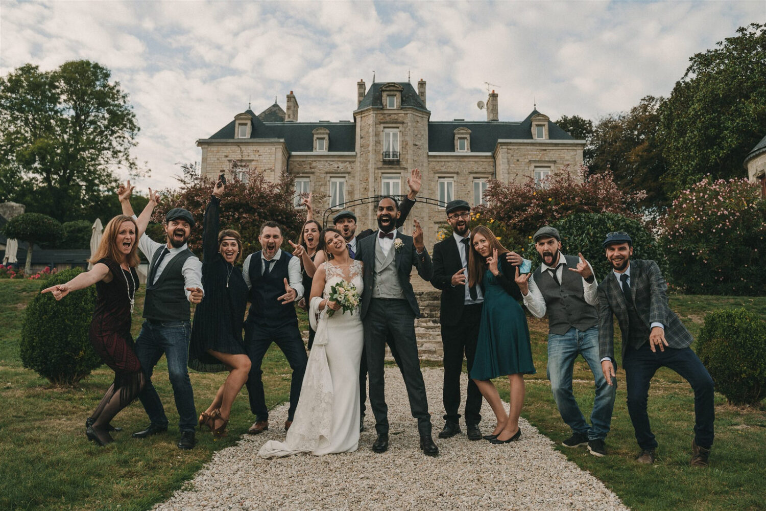 Photo-du-mariage-d_Hélène-et-Prem-à-la-mairie-et-l_église-de-Briec-et-au-Manoir-de-Kerhuel-à-Plounéour-Lanvern-1105-www.antoineborzeix.fr_