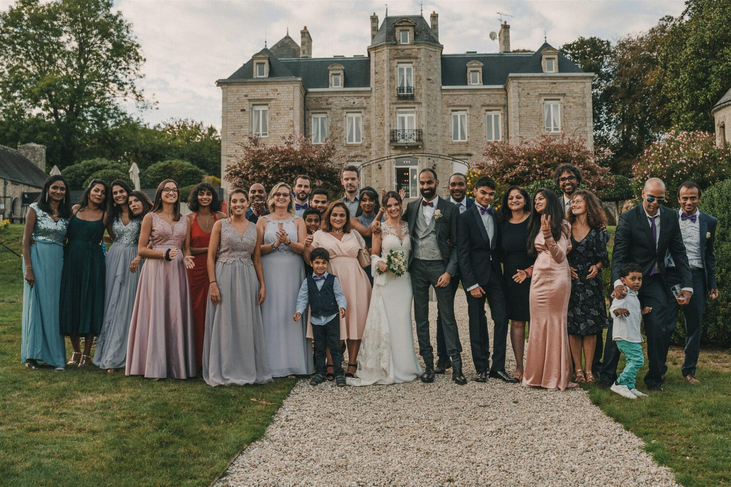 Photo-du-mariage-d_Hélène-et-Prem-à-la-mairie-et-l_église-de-Briec-et-au-Manoir-de-Kerhuel-à-Plounéour-Lanvern-1152-www.antoineborzeix.fr_