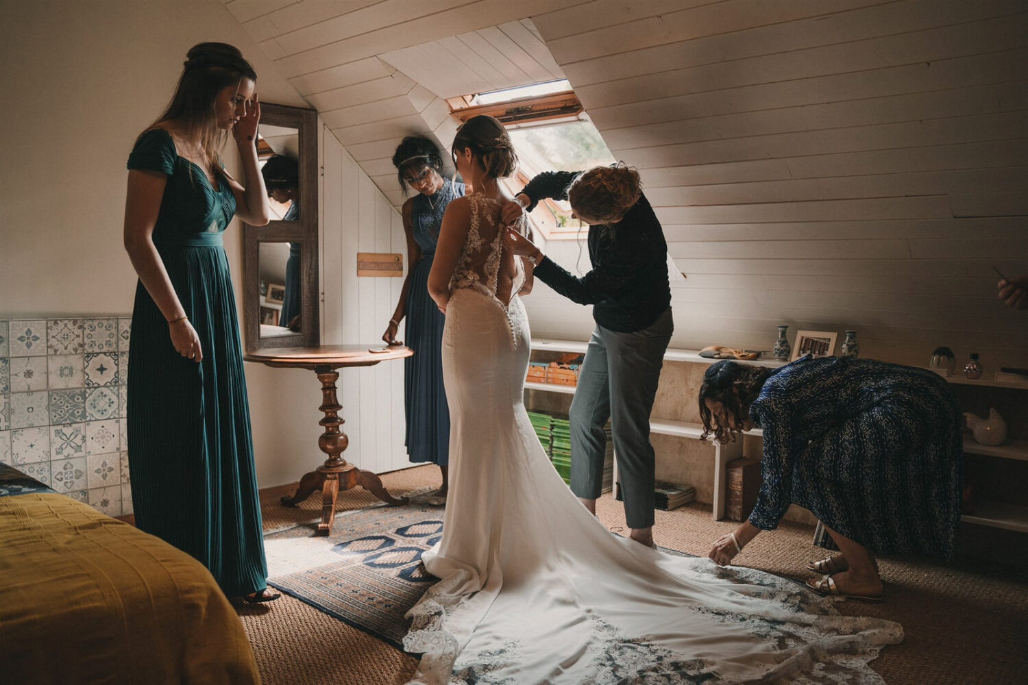 Photo-du-mariage-d_Hélène-et-Prem-à-la-mairie-et-l_église-de-Briec-et-au-Manoir-de-Kerhuel-à-Plounéour-Lanvern-150-www.antoineborzeix.fr_