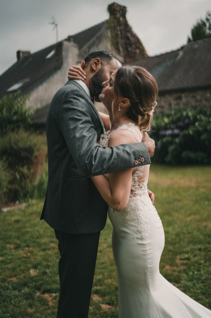 Photo-du-mariage-d_Hélène-et-Prem-à-la-mairie-et-l_église-de-Briec-et-au-Manoir-de-Kerhuel-à-Plounéour-Lanvern-255-www.antoineborzeix.fr_