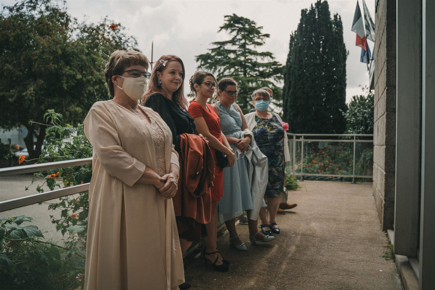 Photo-du-mariage-d_Hélène-et-Prem-à-la-mairie-et-l_église-de-Briec-et-au-Manoir-de-Kerhuel-à-Plounéour-Lanvern-451-www.antoineborzeix.fr_