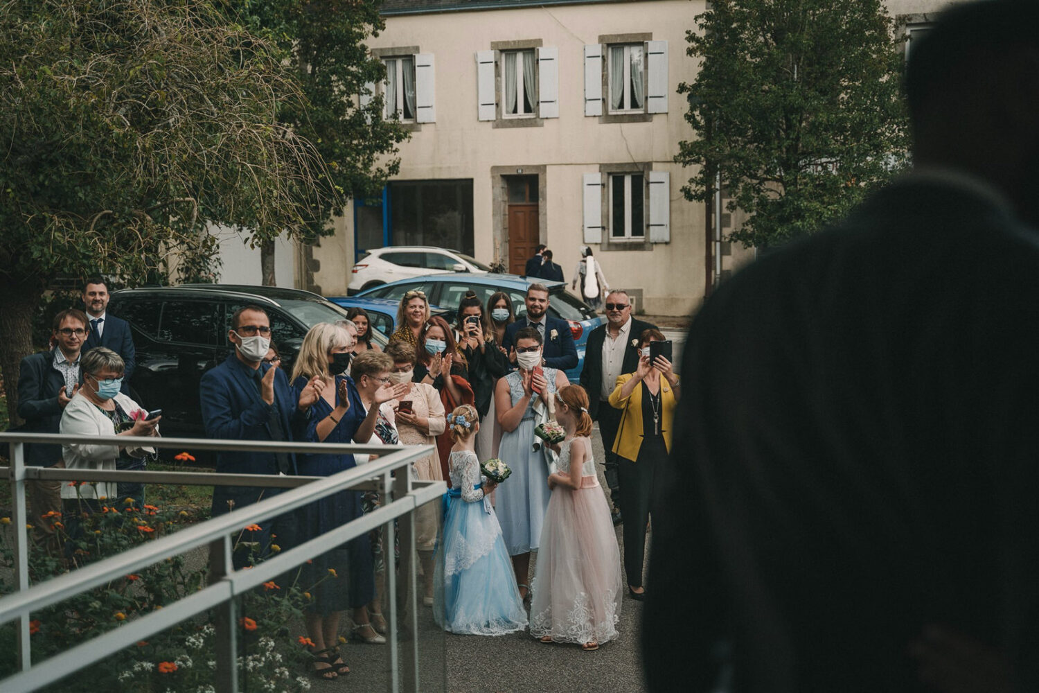 Photo-du-mariage-d_Hélène-et-Prem-à-la-mairie-et-l_église-de-Briec-et-au-Manoir-de-Kerhuel-à-Plounéour-Lanvern-468-www.antoineborzeix.fr_