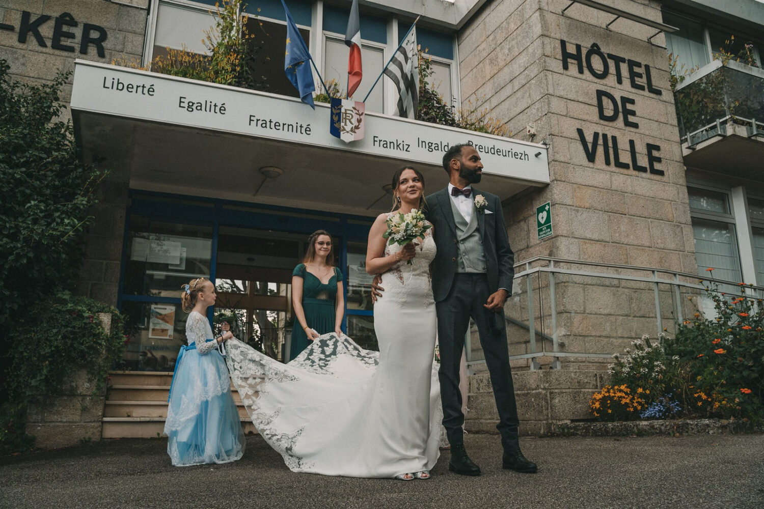 Photo-du-mariage-d_Hélène-et-Prem-à-la-mairie-et-l_église-de-Briec-et-au-Manoir-de-Kerhuel-à-Plounéour-Lanvern-475-www.antoineborzeix.fr_