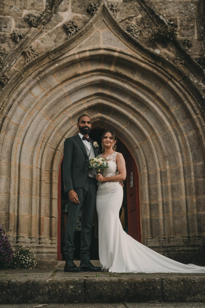 Photo-du-mariage-d_Hélène-et-Prem-à-la-mairie-et-l_église-de-Briec-et-au-Manoir-de-Kerhuel-à-Plounéour-Lanvern-505-www.antoineborzeix.fr_