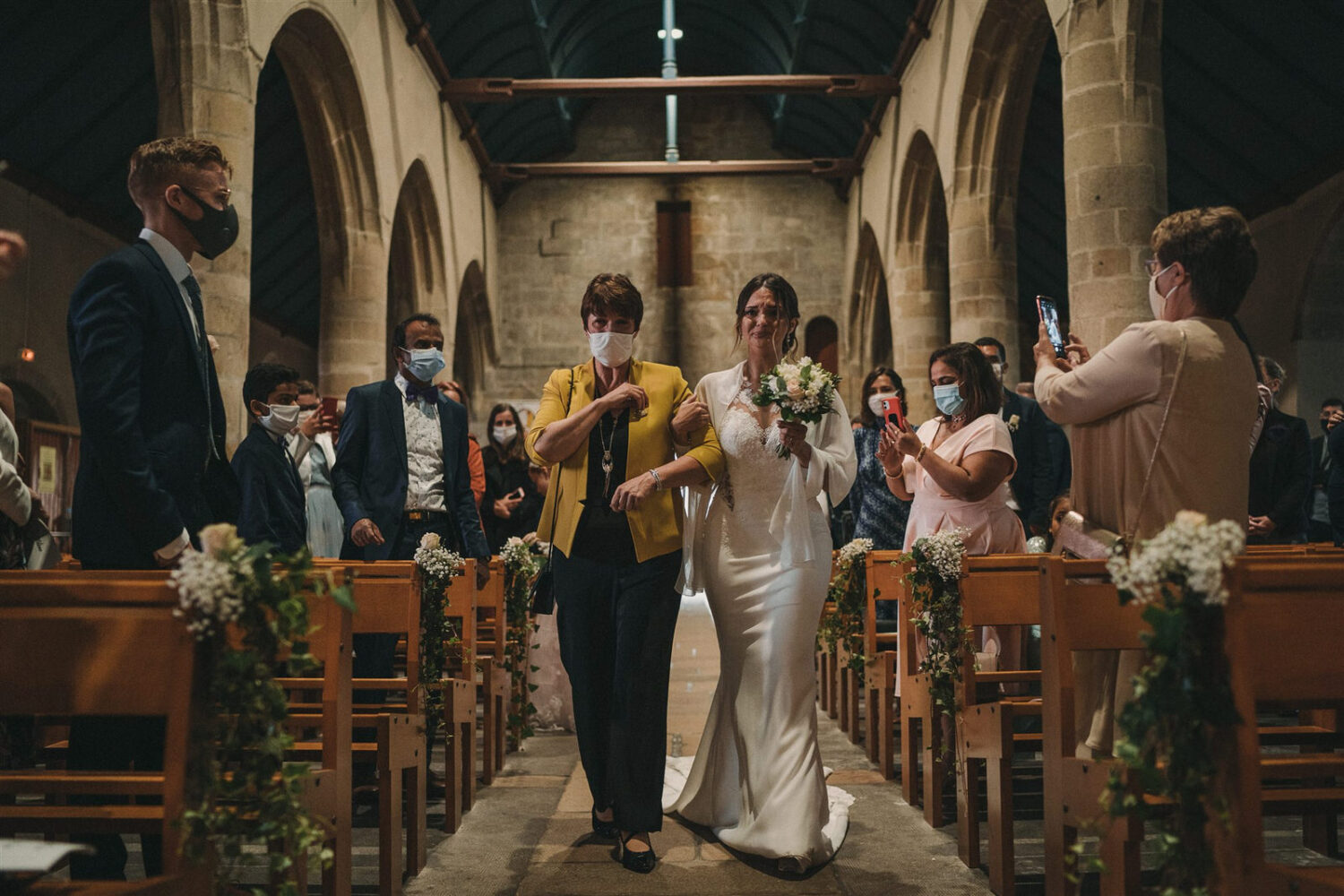 Photo-du-mariage-d_Hélène-et-Prem-à-la-mairie-et-l_église-de-Briec-et-au-Manoir-de-Kerhuel-à-Plounéour-Lanvern-555-www.antoineborzeix.fr_