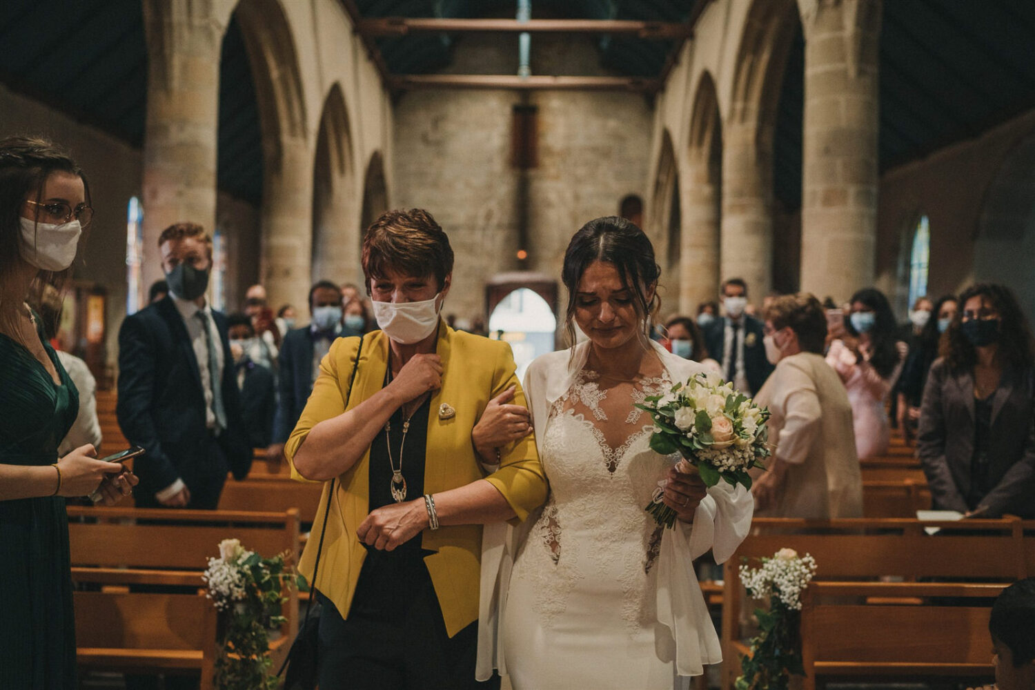Photo-du-mariage-d_Hélène-et-Prem-à-la-mairie-et-l_église-de-Briec-et-au-Manoir-de-Kerhuel-à-Plounéour-Lanvern-559-www.antoineborzeix.fr_