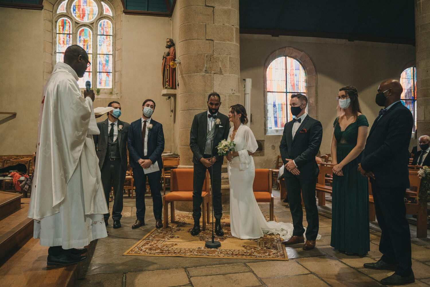 Photo-du-mariage-d_Hélène-et-Prem-à-la-mairie-et-l_église-de-Briec-et-au-Manoir-de-Kerhuel-à-Plounéour-Lanvern-661-www.antoineborzeix.fr_