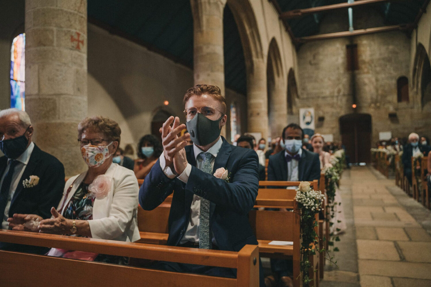 Photo-du-mariage-d_Hélène-et-Prem-à-la-mairie-et-l_église-de-Briec-et-au-Manoir-de-Kerhuel-à-Plounéour-Lanvern-704-www.antoineborzeix.fr_