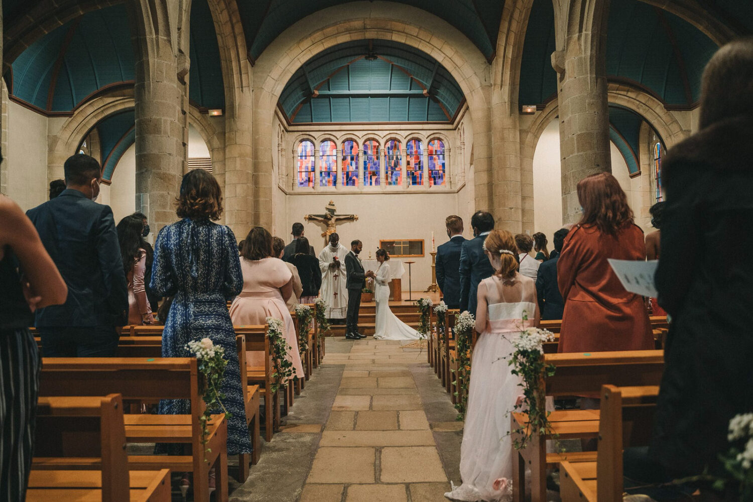 Photo-du-mariage-d_Hélène-et-Prem-à-la-mairie-et-l_église-de-Briec-et-au-Manoir-de-Kerhuel-à-Plounéour-Lanvern-727-www.antoineborzeix.fr_