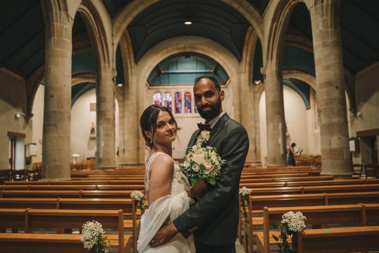 Photo-du-mariage-d_Hélène-et-Prem-à-la-mairie-et-l_église-de-Briec-et-au-Manoir-de-Kerhuel-à-Plounéour-Lanvern-766-www.antoineborzeix.fr_