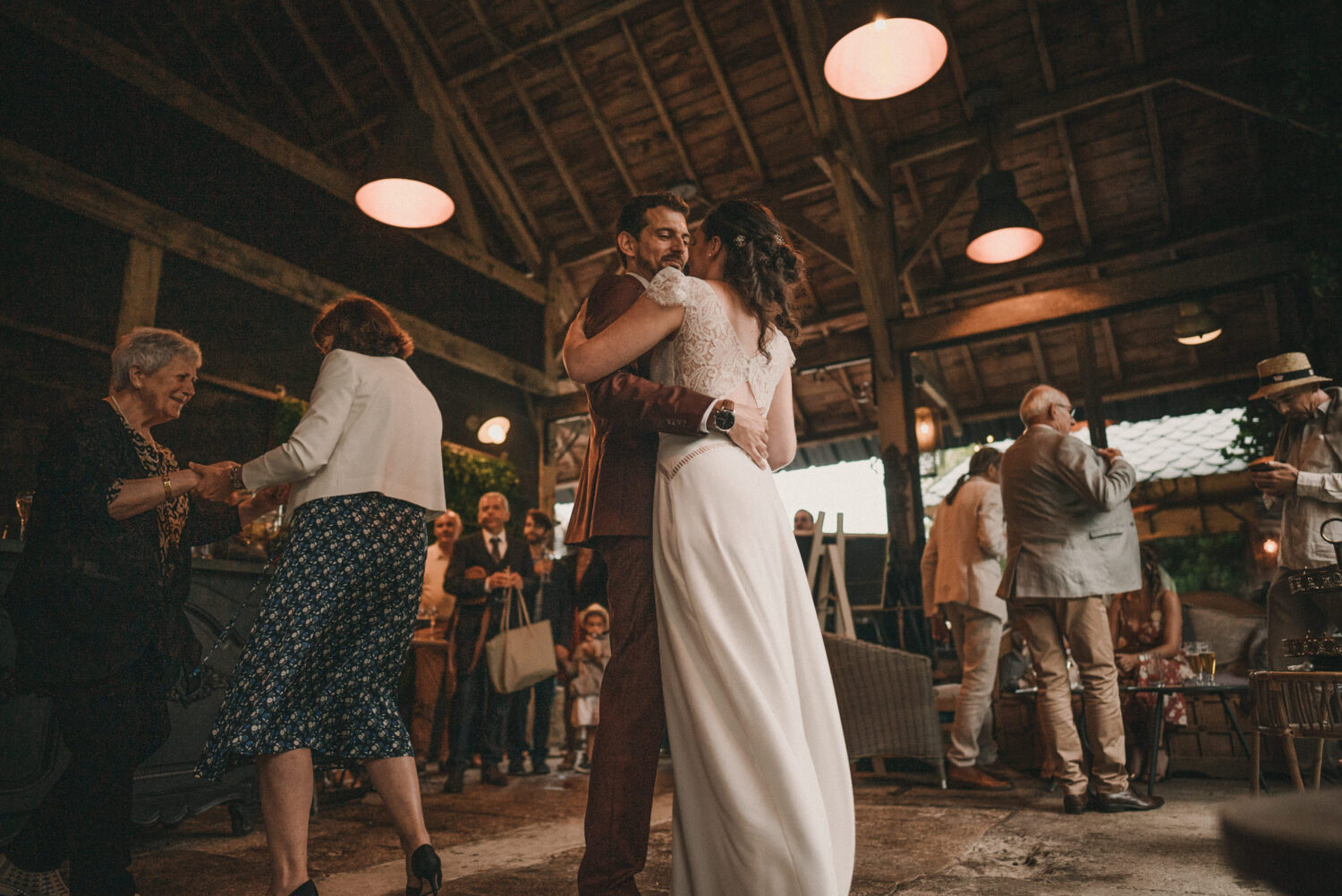 2021.07.24-Photo-de-mariage-d_Emeline-Gabriel-a-La-Ferme-Roudouic-a-Concarneau-par-Antoine-Borzeix-679