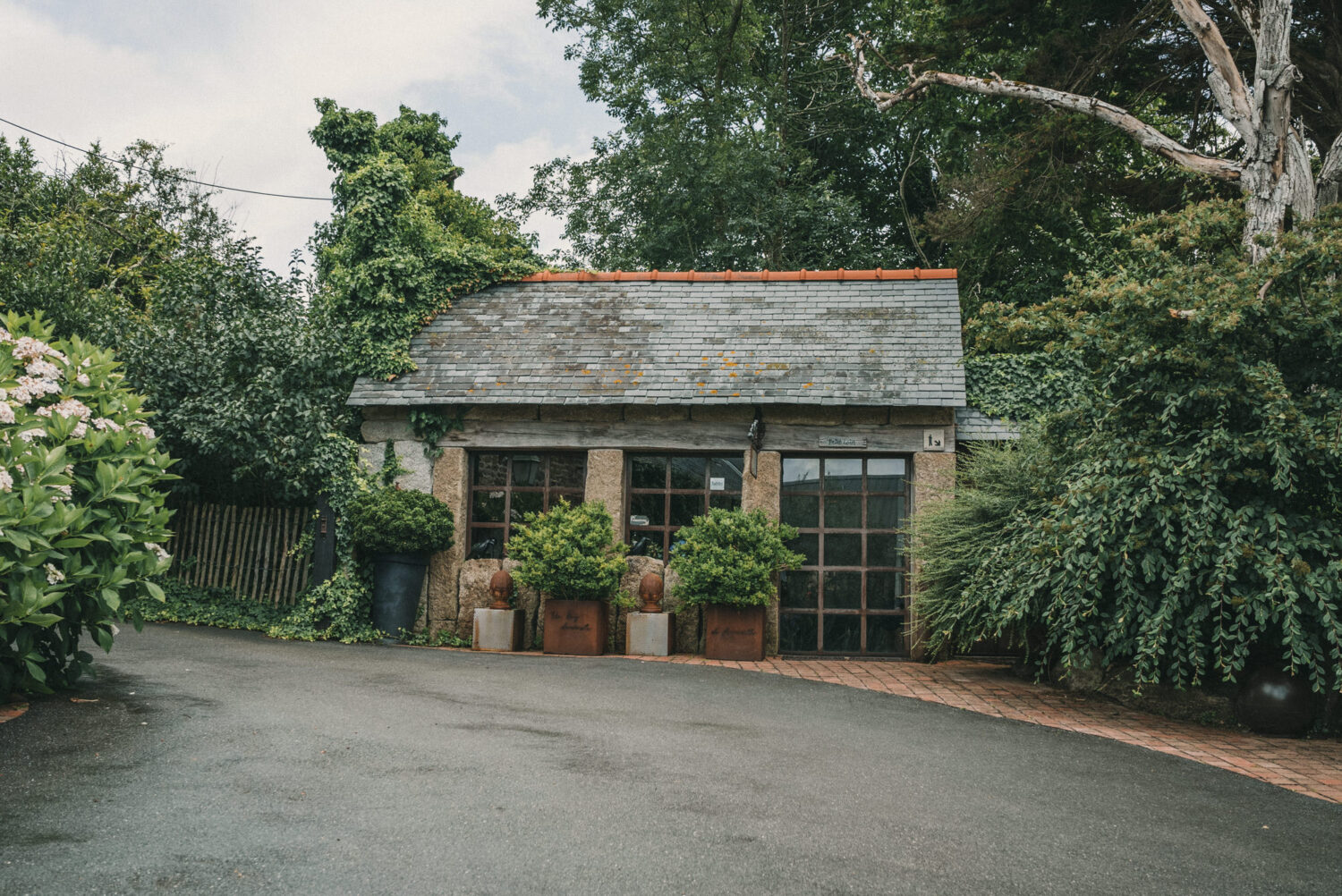 2021.08.07-Photo-de-mariage-de-Stephanie-Adrien-a-La-ferme-Roudouic-a-Concarneau-par-Antoine-Borzeix-117
