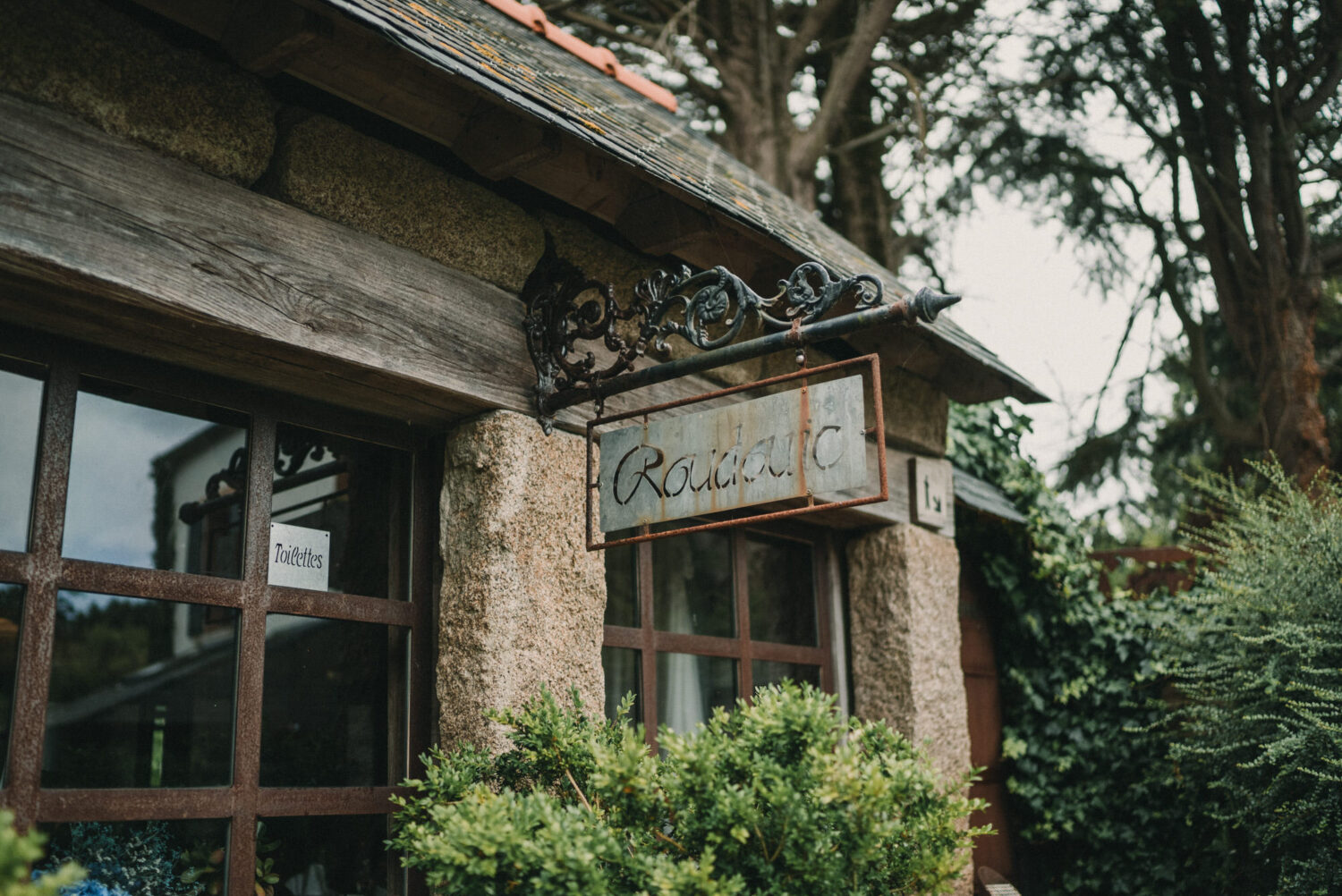 2021.08.07-Photo-de-mariage-de-Stephanie-Adrien-a-La-ferme-Roudouic-a-Concarneau-par-Antoine-Borzeix-183