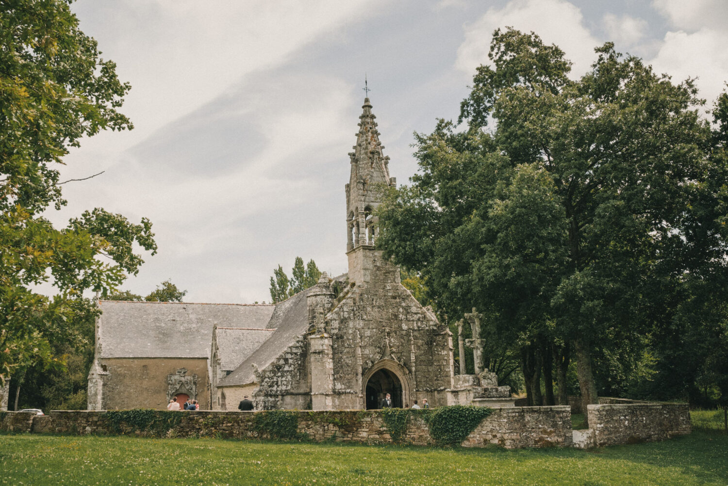 2021.08.07-Photo-de-mariage-de-Stephanie-Adrien-a-La-ferme-Roudouic-a-Concarneau-par-Antoine-Borzeix-248
