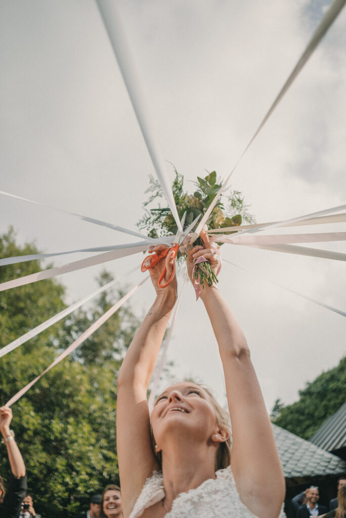 2021.08.07-Photo-de-mariage-de-Stephanie-Adrien-a-La-ferme-Roudouic-a-Concarneau-par-Antoine-Borzeix-764-scaled