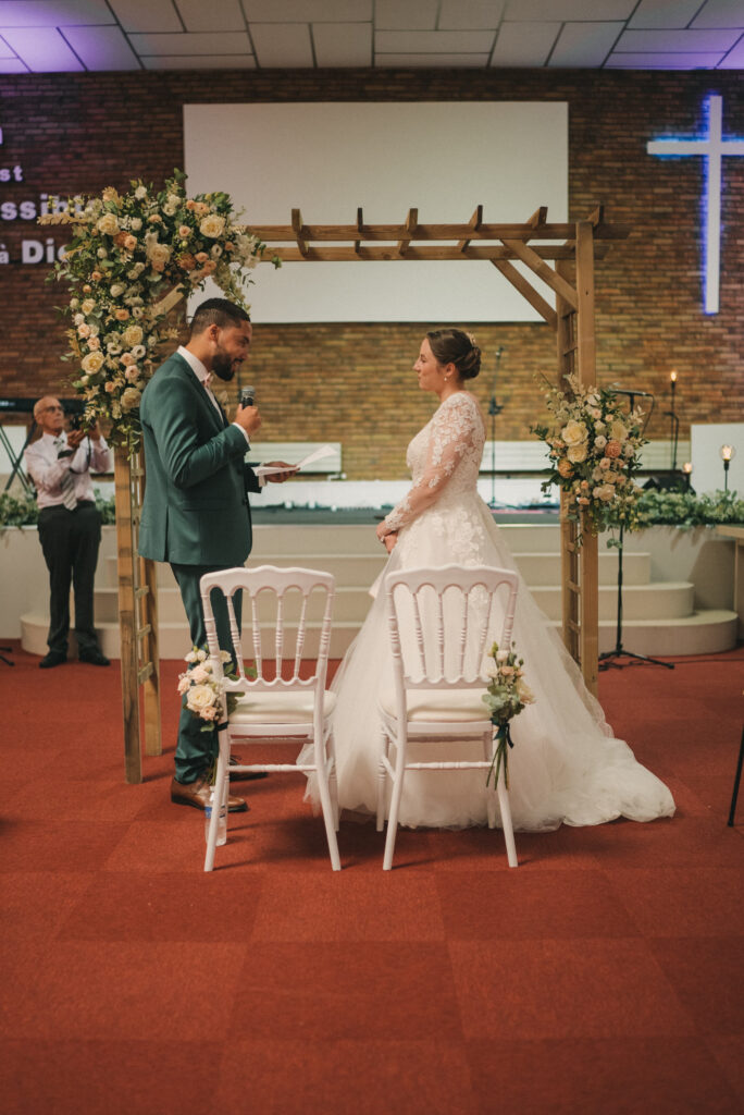 Photo-de-mariage-d_Anaelle-Benjamin-a-l_Eglise-Nouvel-Espoir-a-Brest-et-Domain-Ar-Bant-a-Henvic-par-Antoine-Borzeix-763-scaled