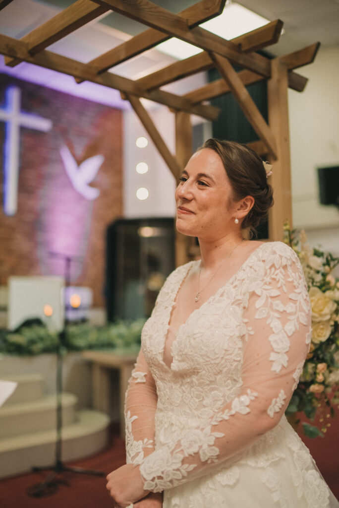Photo-de-mariage-d_Anaelle-Benjamin-a-l_Eglise-Nouvel-Espoir-a-Brest-et-Domain-Ar-Bant-a-Henvic-par-Antoine-Borzeix-765-scaled