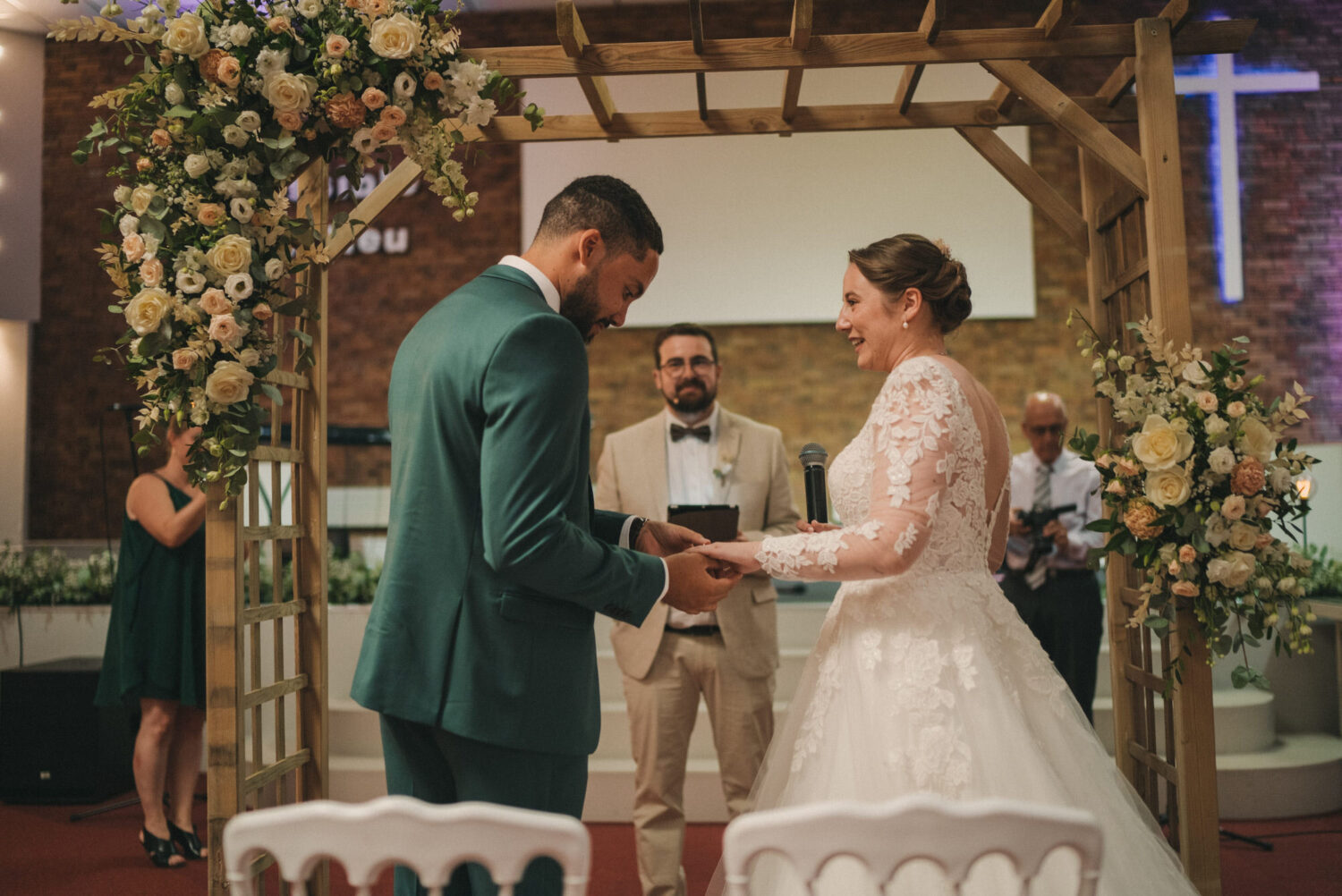 Photo-de-mariage-d_Anaelle-Benjamin-a-l_Eglise-Nouvel-Espoir-a-Brest-et-Domain-Ar-Bant-a-Henvic-par-Antoine-Borzeix-802