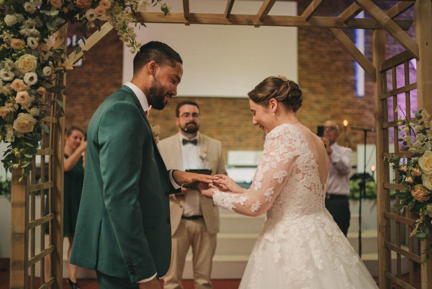 Photo-de-mariage-d_Anaelle-Benjamin-a-l_Eglise-Nouvel-Espoir-a-Brest-et-Domain-Ar-Bant-a-Henvic-par-Antoine-Borzeix-808