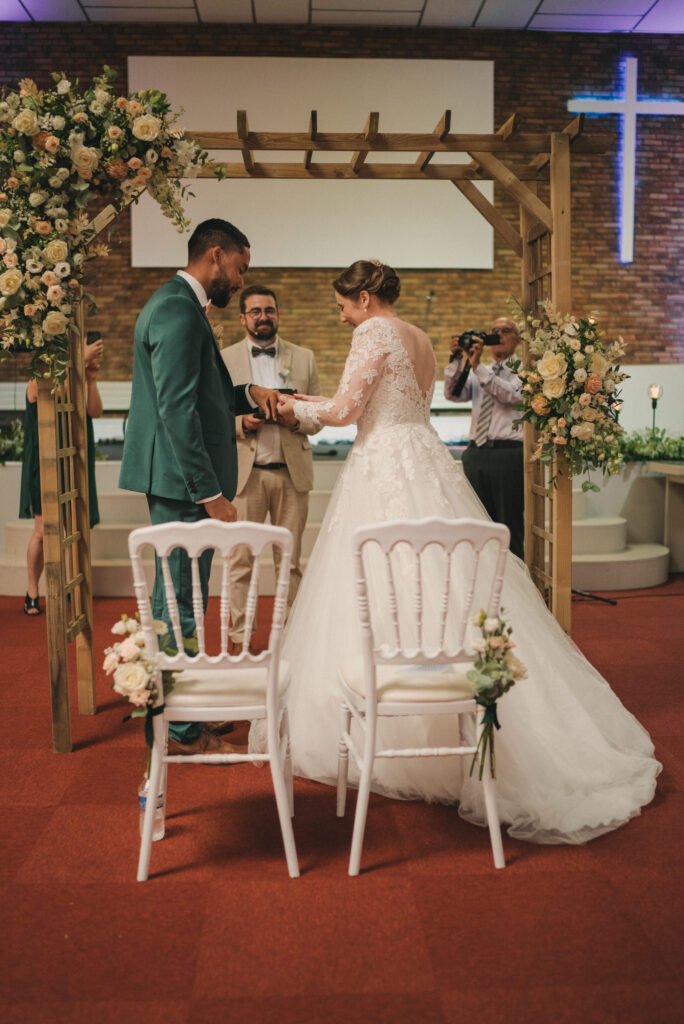 Photo-de-mariage-d_Anaelle-Benjamin-a-l_Eglise-Nouvel-Espoir-a-Brest-et-Domain-Ar-Bant-a-Henvic-par-Antoine-Borzeix-810-scaled