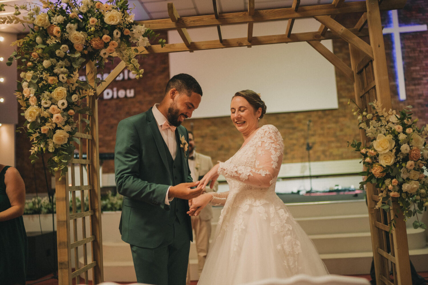 Photo-de-mariage-d_Anaelle-Benjamin-a-l_Eglise-Nouvel-Espoir-a-Brest-et-Domain-Ar-Bant-a-Henvic-par-Antoine-Borzeix-819