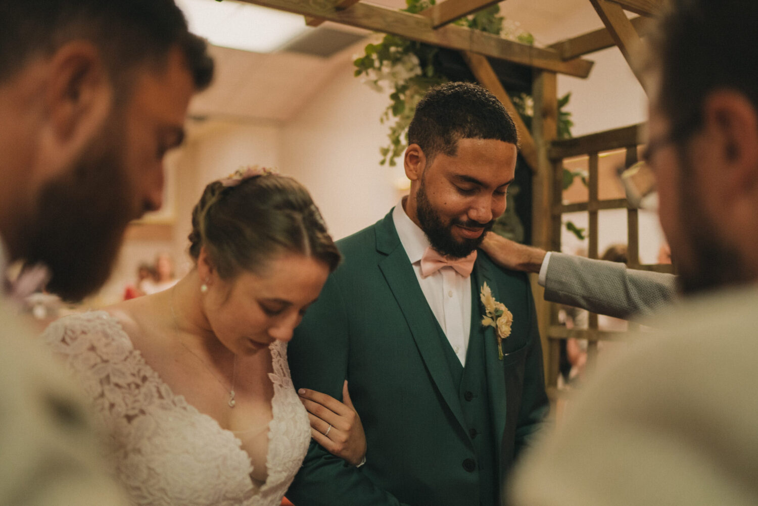 Photo-de-mariage-d_Anaelle-Benjamin-a-l_Eglise-Nouvel-Espoir-a-Brest-et-Domain-Ar-Bant-a-Henvic-par-Antoine-Borzeix-825