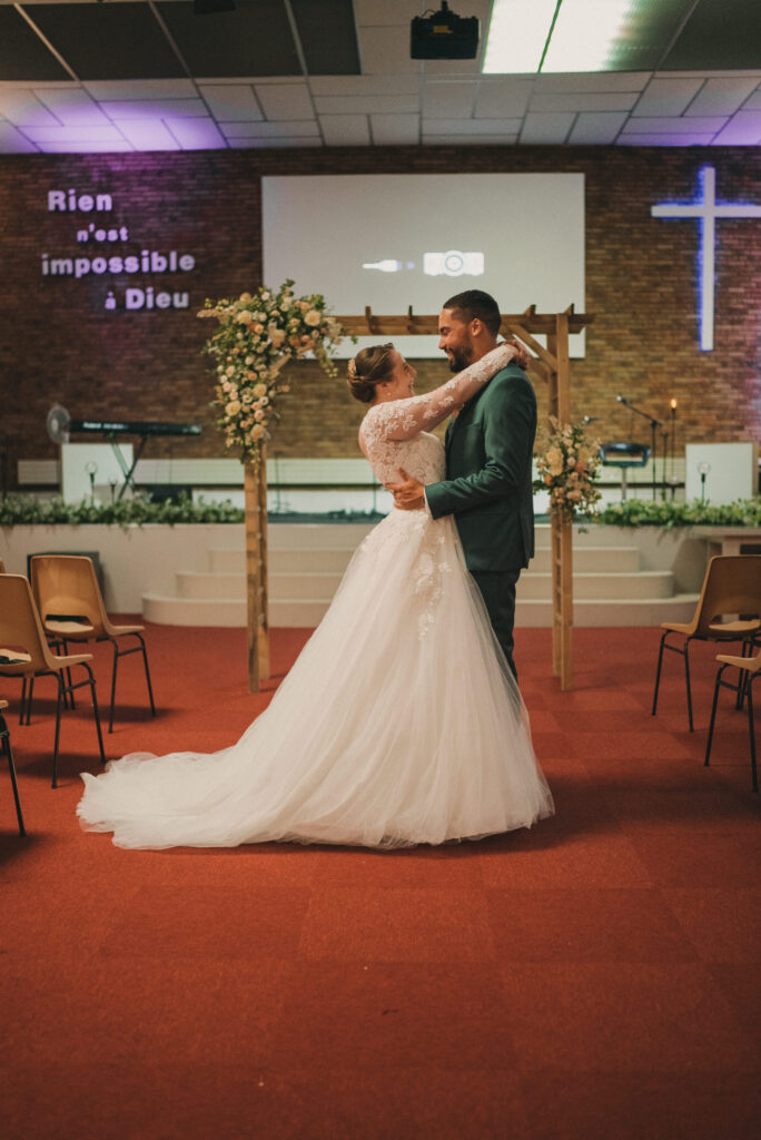 Photo-de-mariage-d_Anaelle-Benjamin-a-l_Eglise-Nouvel-Espoir-a-Brest-et-Domain-Ar-Bant-a-Henvic-par-Antoine-Borzeix-961-scaled