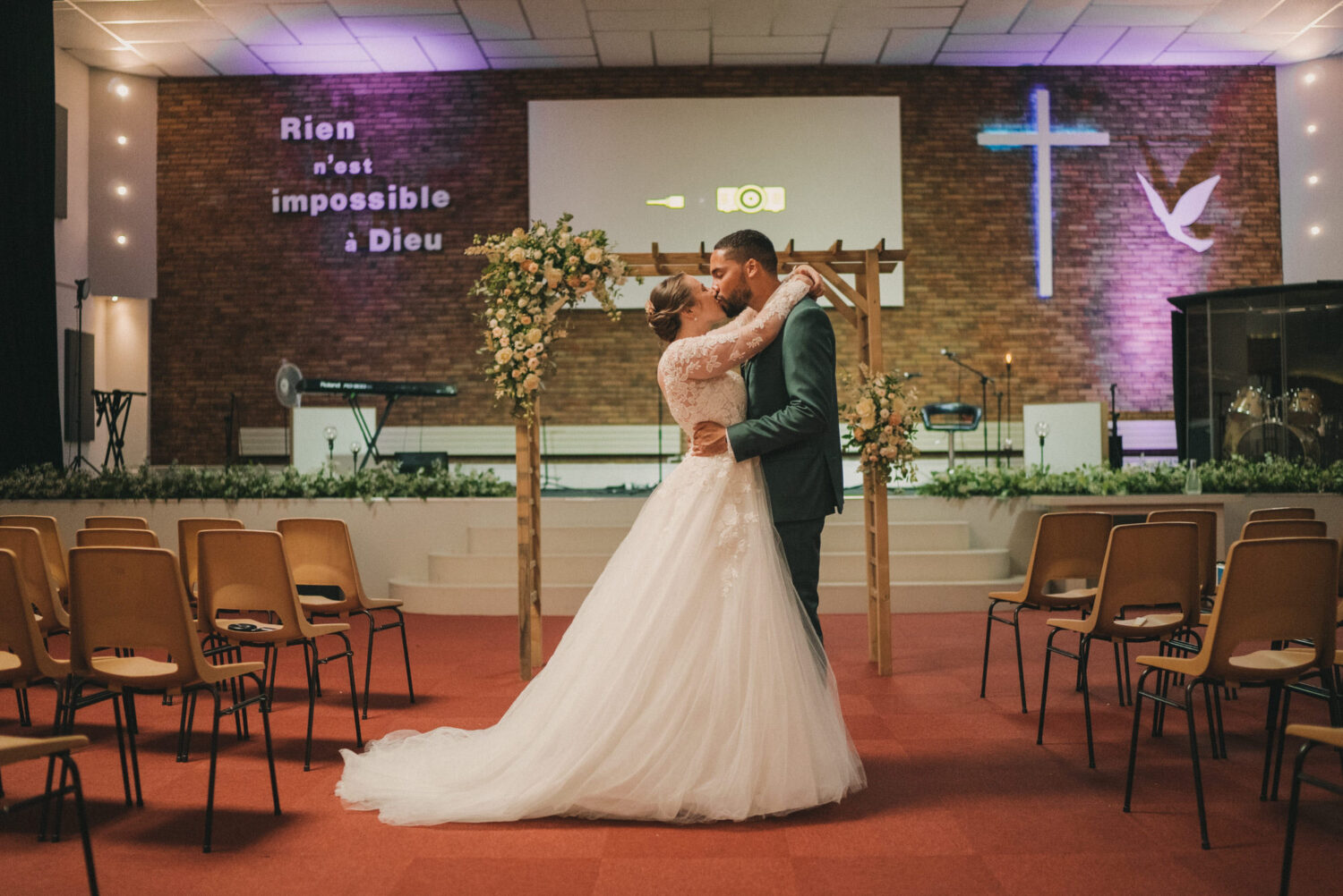 Photo-de-mariage-d_Anaelle-Benjamin-a-l_Eglise-Nouvel-Espoir-a-Brest-et-Domain-Ar-Bant-a-Henvic-par-Antoine-Borzeix-962