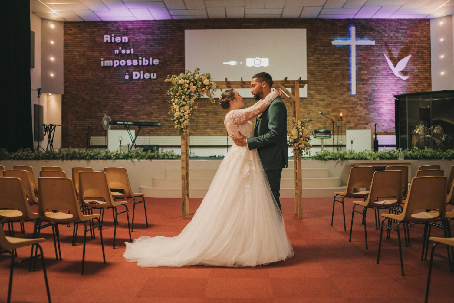 Photo-de-mariage-d_Anaelle-Benjamin-a-l_Eglise-Nouvel-Espoir-a-Brest-et-Domain-Ar-Bant-a-Henvic-par-Antoine-Borzeix-963