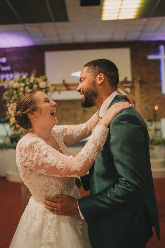 Photo-de-mariage-d_Anaelle-Benjamin-a-l_Eglise-Nouvel-Espoir-a-Brest-et-Domain-Ar-Bant-a-Henvic-par-Antoine-Borzeix-967-scaled