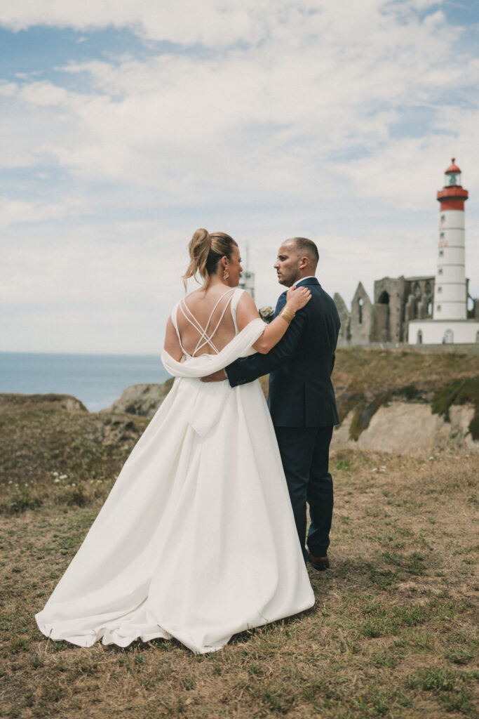 Photo-de-mariage-d_Emma-Benjamin-a-La-Cour-des-grands-a-Gouesnou-par-Antoine-Borzeix-.285-scaled