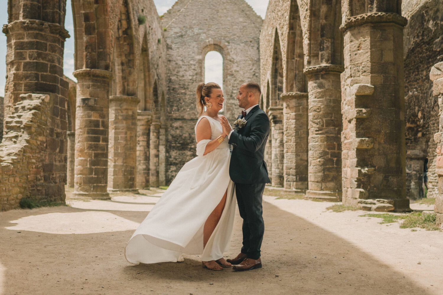 Photo-de-mariage-d_Emma-Benjamin-a-La-Cour-des-grands-a-Gouesnou-par-Antoine-Borzeix-.317