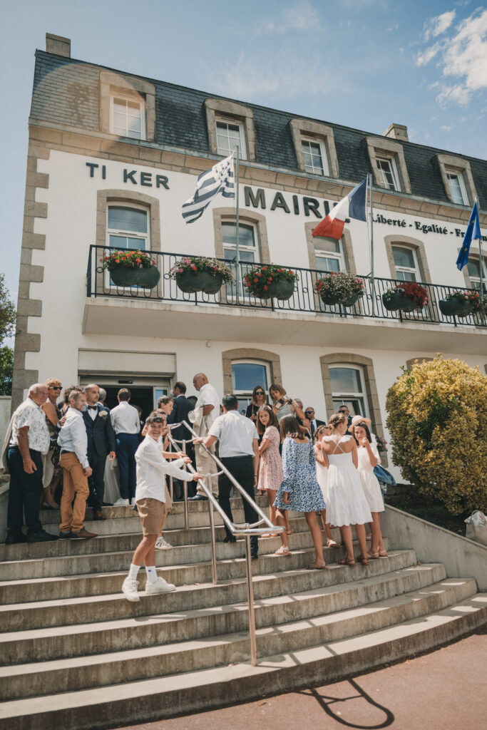 Photo-de-mariage-d_Emma-Benjamin-a-La-Cour-des-grands-a-Gouesnou-par-Antoine-Borzeix-.361-scaled