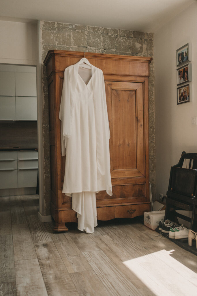 Photo-de-mariage-d_Emma-Benjamin-a-La-Cour-des-grands-a-Gouesnou-par-Antoine-Borzeix-.4-scaled