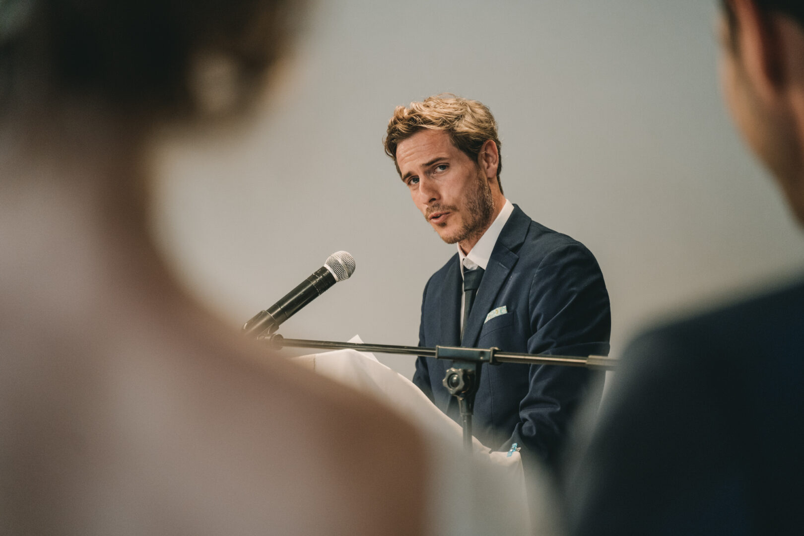 Photo-de-mariage-de-AM-a-la-Mairie-de-St-Pol-de-Leon-et-au-Manoir-de-Penfao-a-Saint-Thegonnec-par-Antoine-Borzeix-108