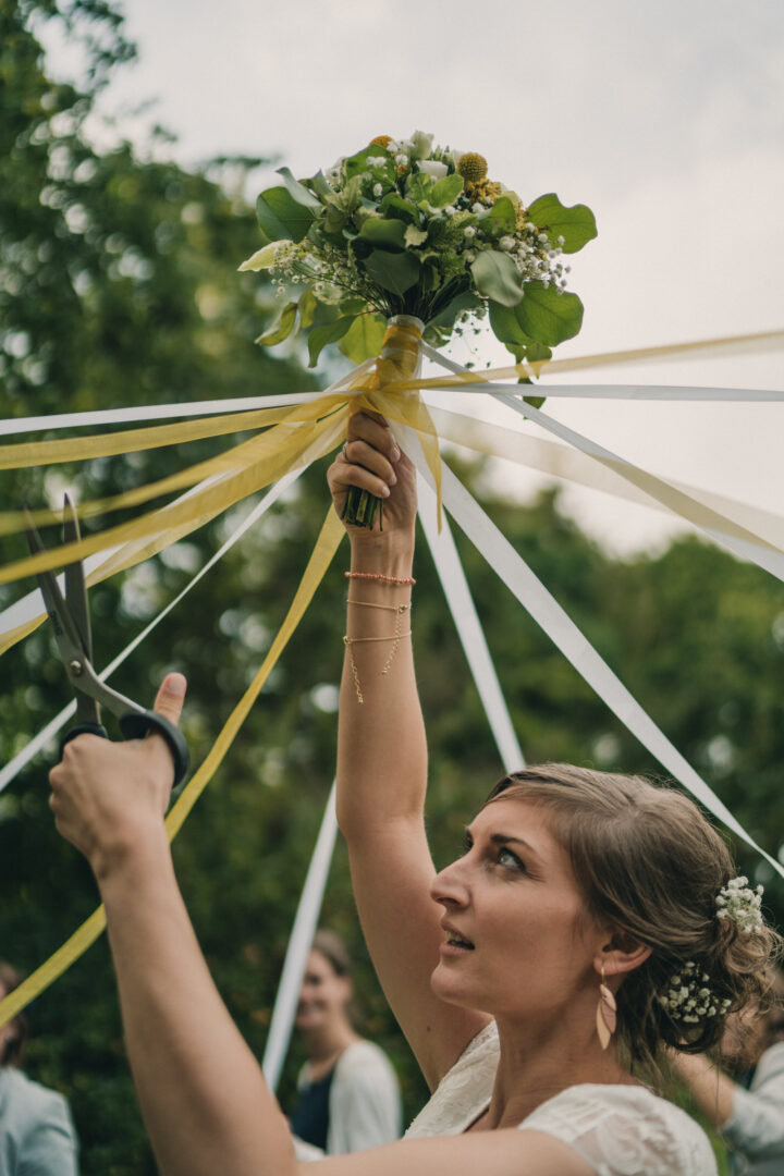 Photo-de-mariage-de-AM-a-la-Mairie-de-St-Pol-de-Leon-et-au-Manoir-de-Penfao-a-Saint-Thegonnec-par-Antoine-Borzeix-140