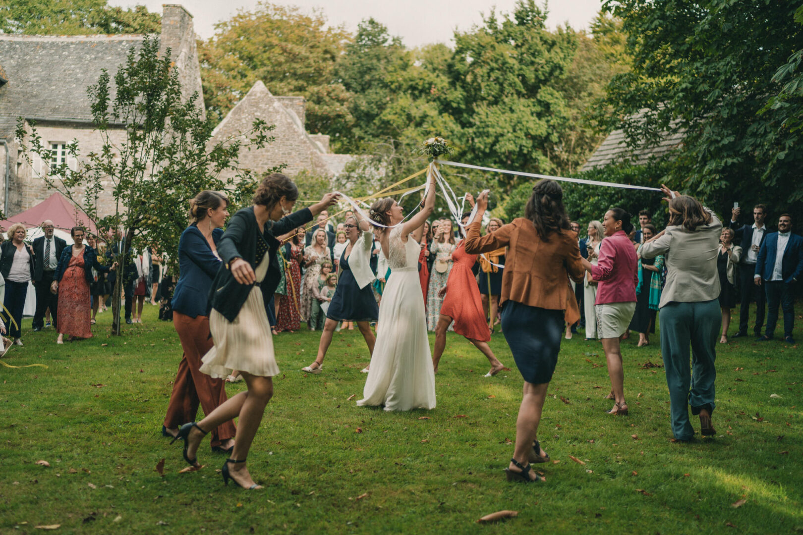Photo-de-mariage-de-AM-a-la-Mairie-de-St-Pol-de-Leon-et-au-Manoir-de-Penfao-a-Saint-Thegonnec-par-Antoine-Borzeix-145