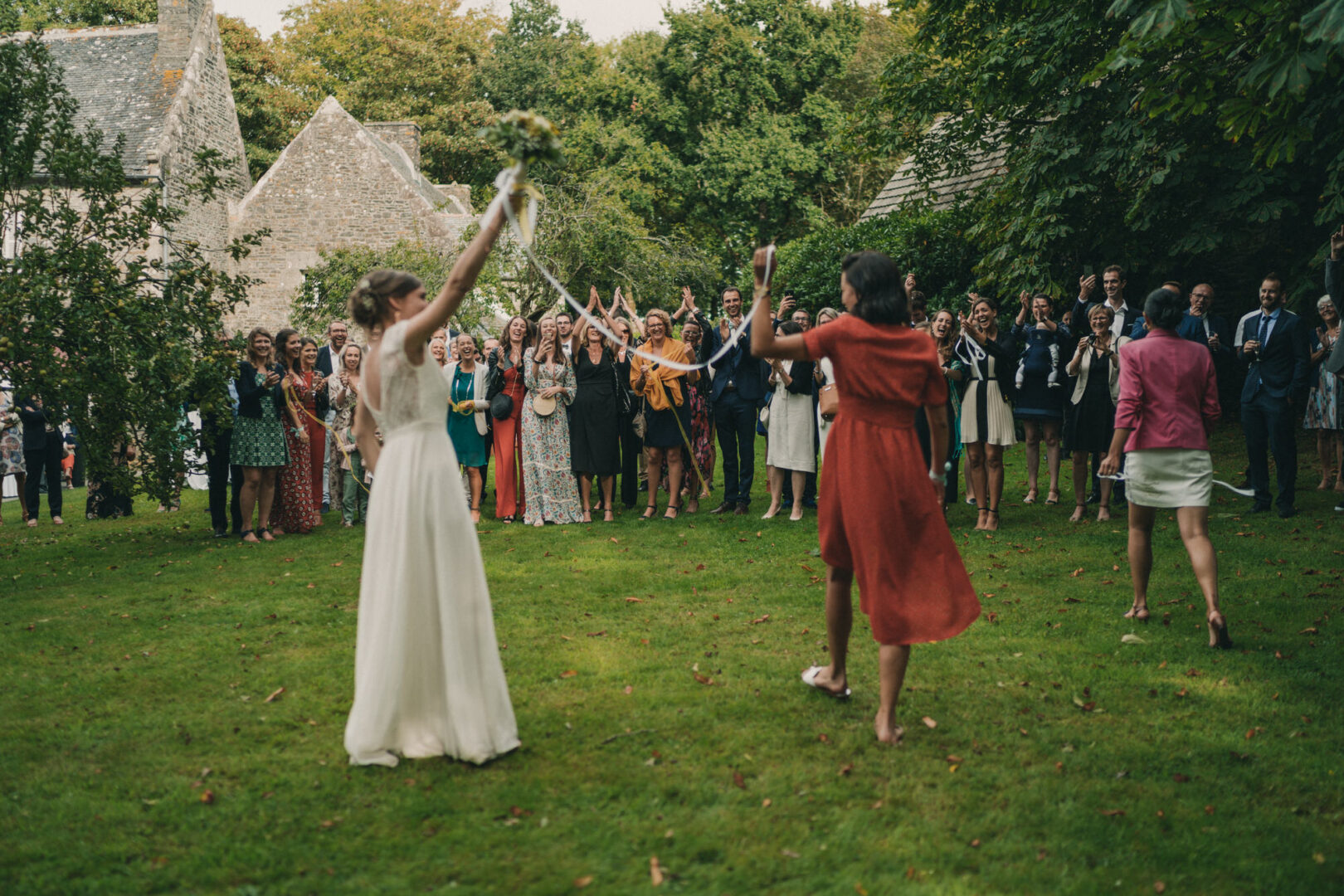 Photo-de-mariage-de-AM-a-la-Mairie-de-St-Pol-de-Leon-et-au-Manoir-de-Penfao-a-Saint-Thegonnec-par-Antoine-Borzeix-149