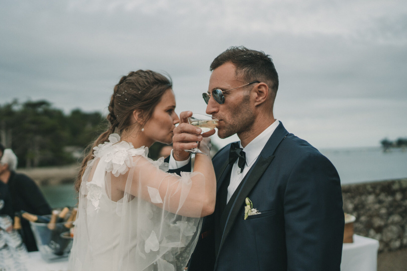 Photo de mariage de JM a l eglise de l Ile Tudy et au Domaine de Kerenez a Loctudy par Antoine Borzeix 208