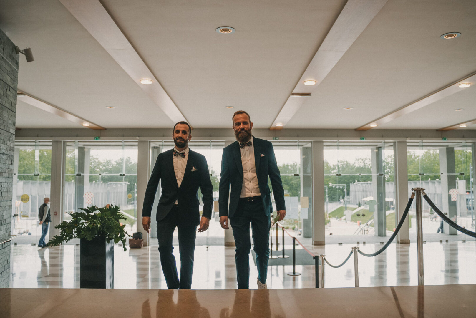 Photo de mariage de Jean-Marie & Guillaume à la mairie de Brest et à la Colonie de Trezien à Plouarzel en Bretagne par Antoine Borzeix-205