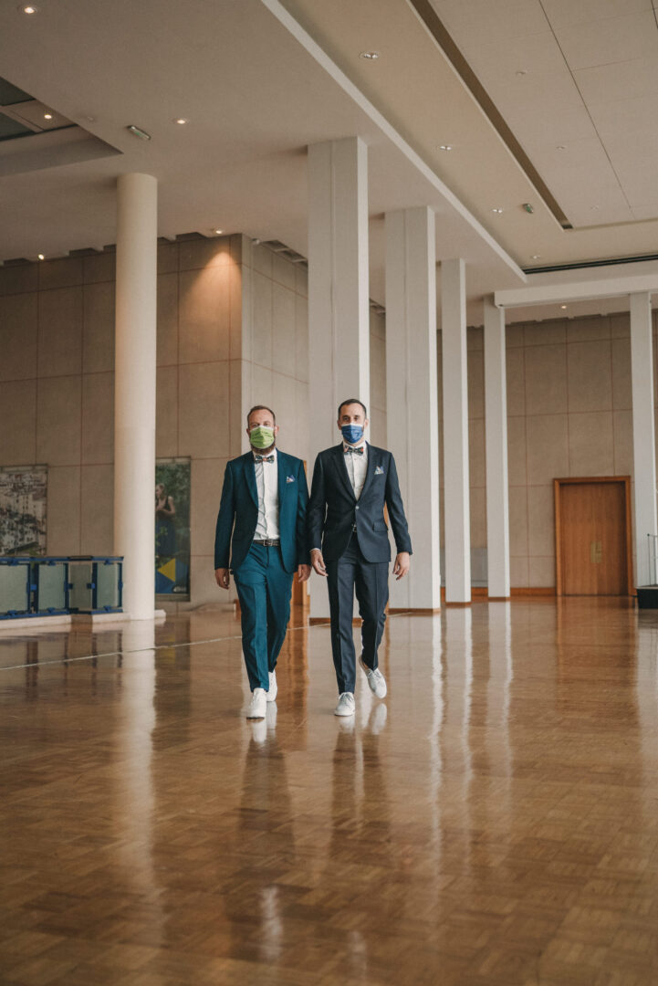 Photo de mariage de Jean-Marie & Guillaume à la mairie de Brest et à la Colonie de Trezien à Plouarzel en Bretagne par Antoine Borzeix-210