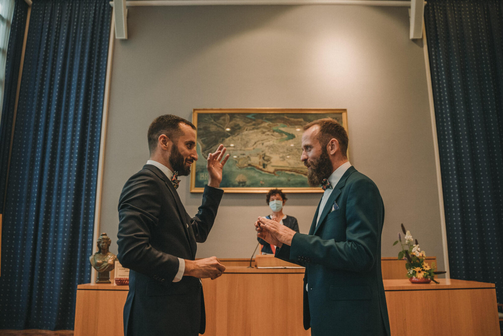Photo de mariage de Jean-Marie & Guillaume à la mairie de Brest et à la Colonie de Trezien à Plouarzel en Bretagne par Antoine Borzeix-286