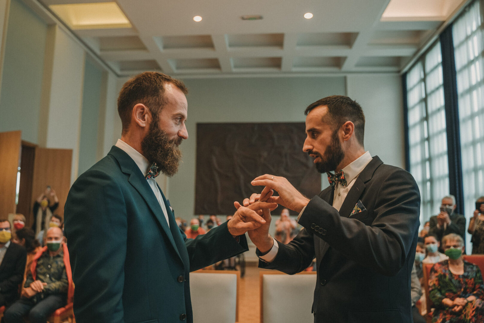 Photo de mariage de Jean-Marie & Guillaume à la mairie de Brest et à la Colonie de Trezien à Plouarzel en Bretagne par Antoine Borzeix-293