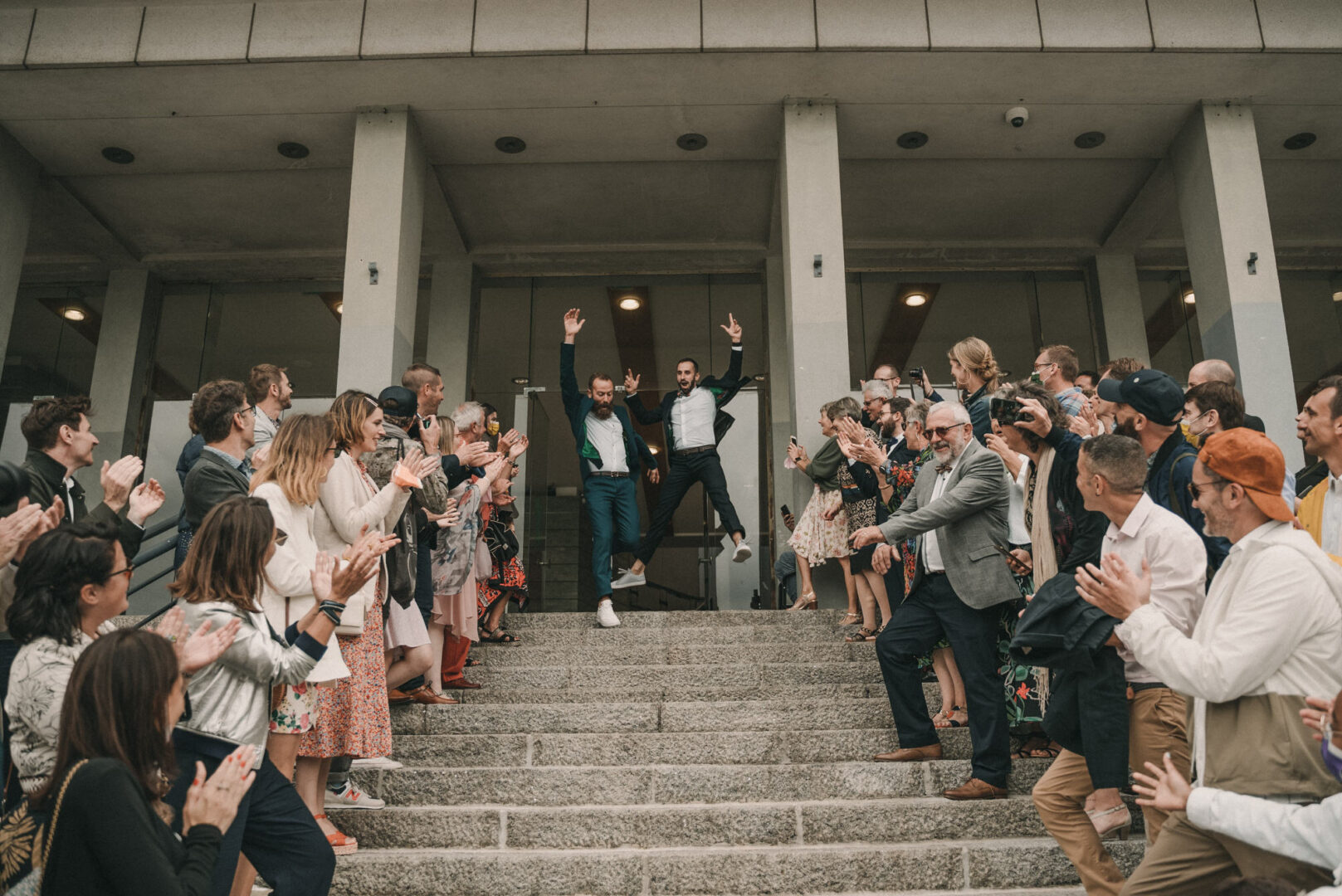 Photo de mariage de Jean-Marie & Guillaume à la mairie de Brest et à la Colonie de Trezien à Plouarzel en Bretagne par Antoine Borzeix-333