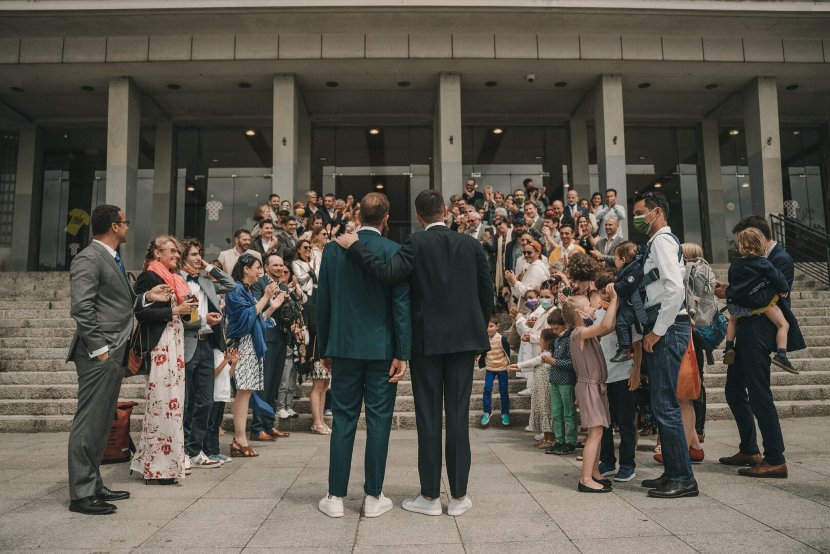 Photo de mariage de Jean-Marie & Guillaume à la mairie de Brest et à la Colonie de Trezien à Plouarzel en Bretagne par Antoine Borzeix-348