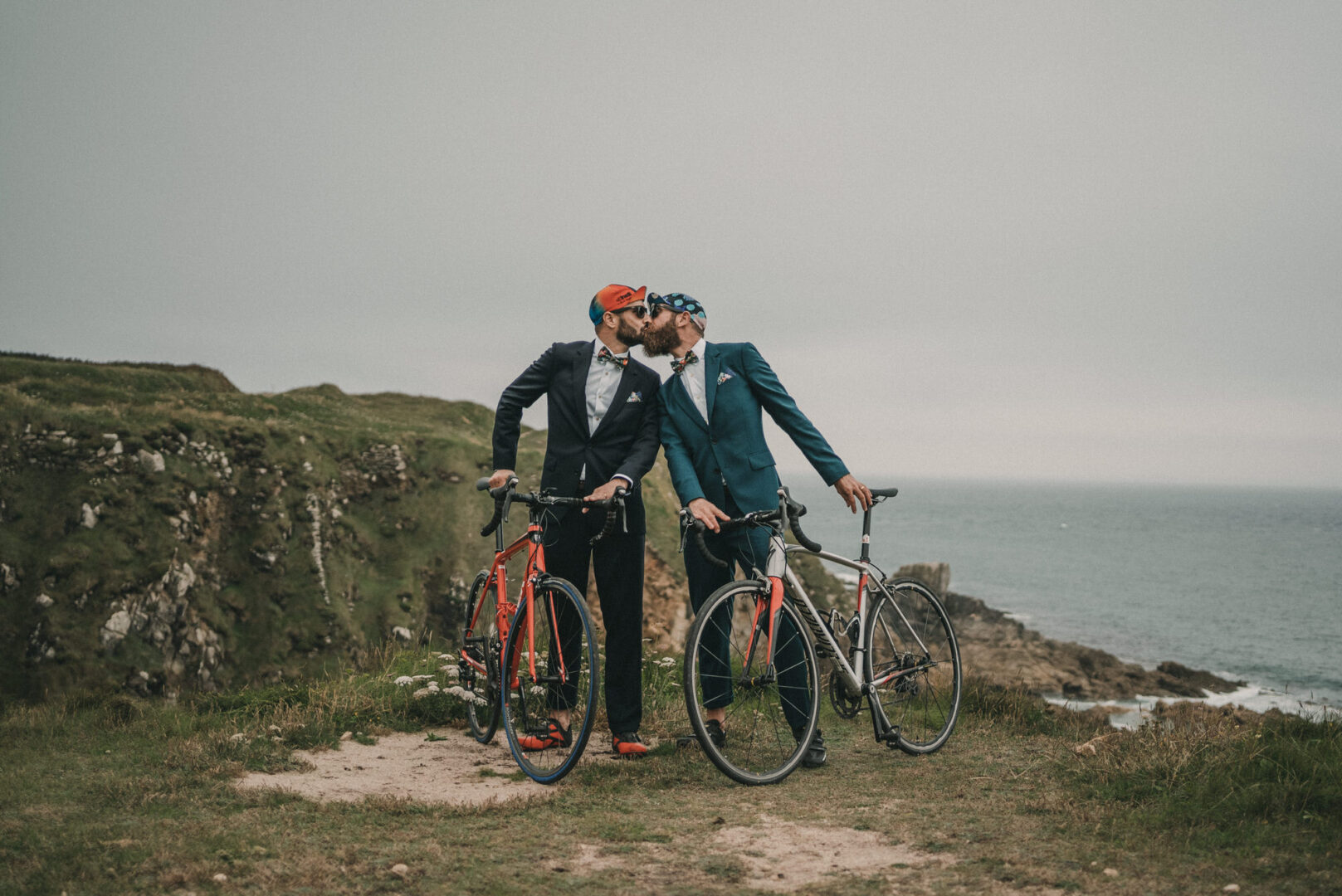 Photo de mariage de Jean-Marie & Guillaume à la mairie de Brest et à la Colonie de Trezien à Plouarzel en Bretagne par Antoine Borzeix-451