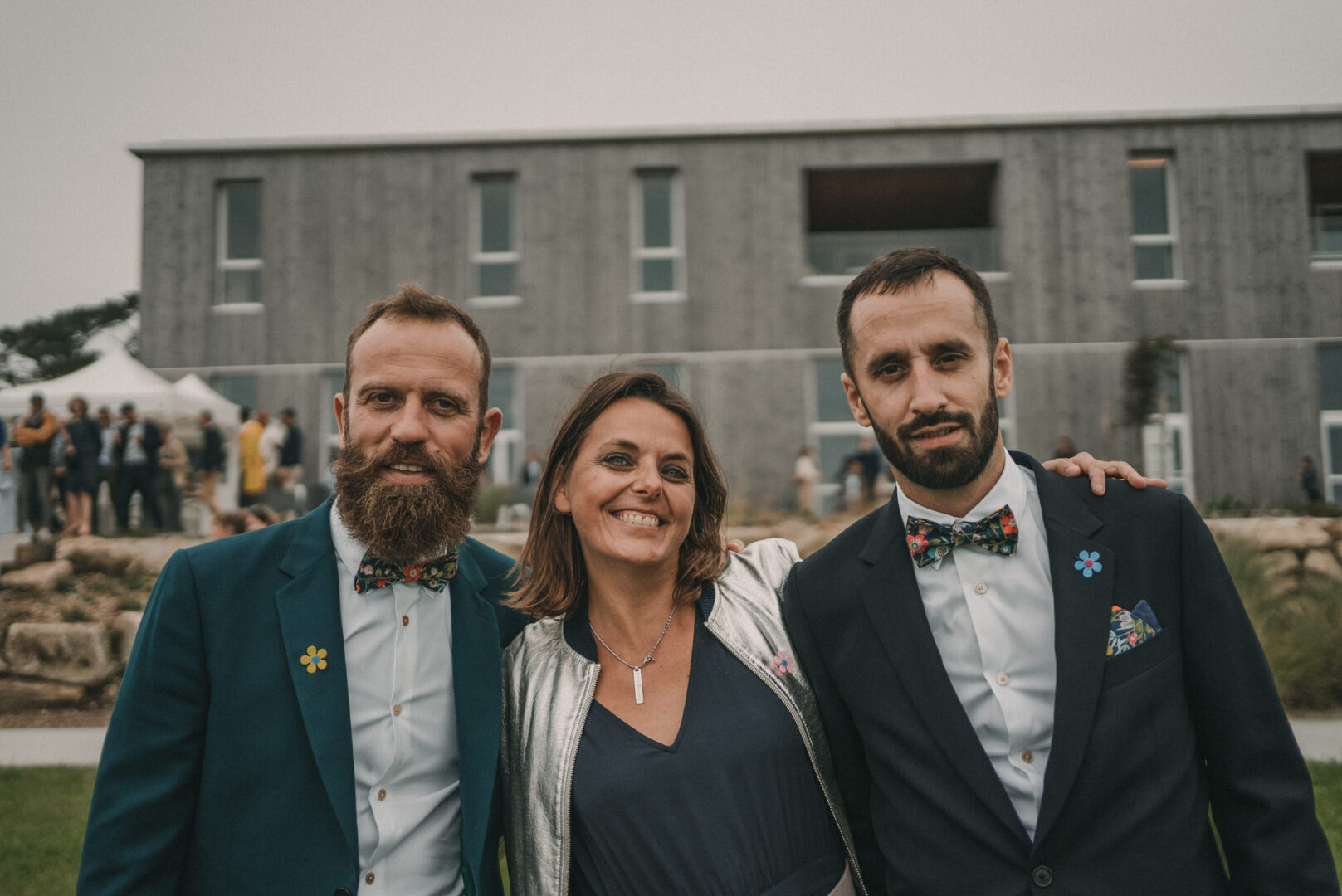 Photo de mariage de Jean-Marie & Guillaume à la mairie de Brest et à la Colonie de Trezien à Plouarzel en Bretagne par Antoine Borzeix-564