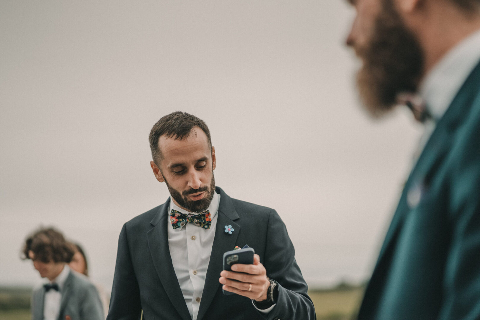 Photo de mariage de Jean-Marie & Guillaume à la mairie de Brest et à la Colonie de Trezien à Plouarzel en Bretagne par Antoine Borzeix-721