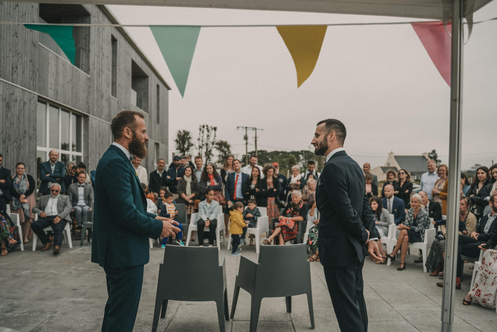 Photo de mariage de Jean-Marie & Guillaume à la mairie de Brest et à la Colonie de Trezien à Plouarzel en Bretagne par Antoine Borzeix-733